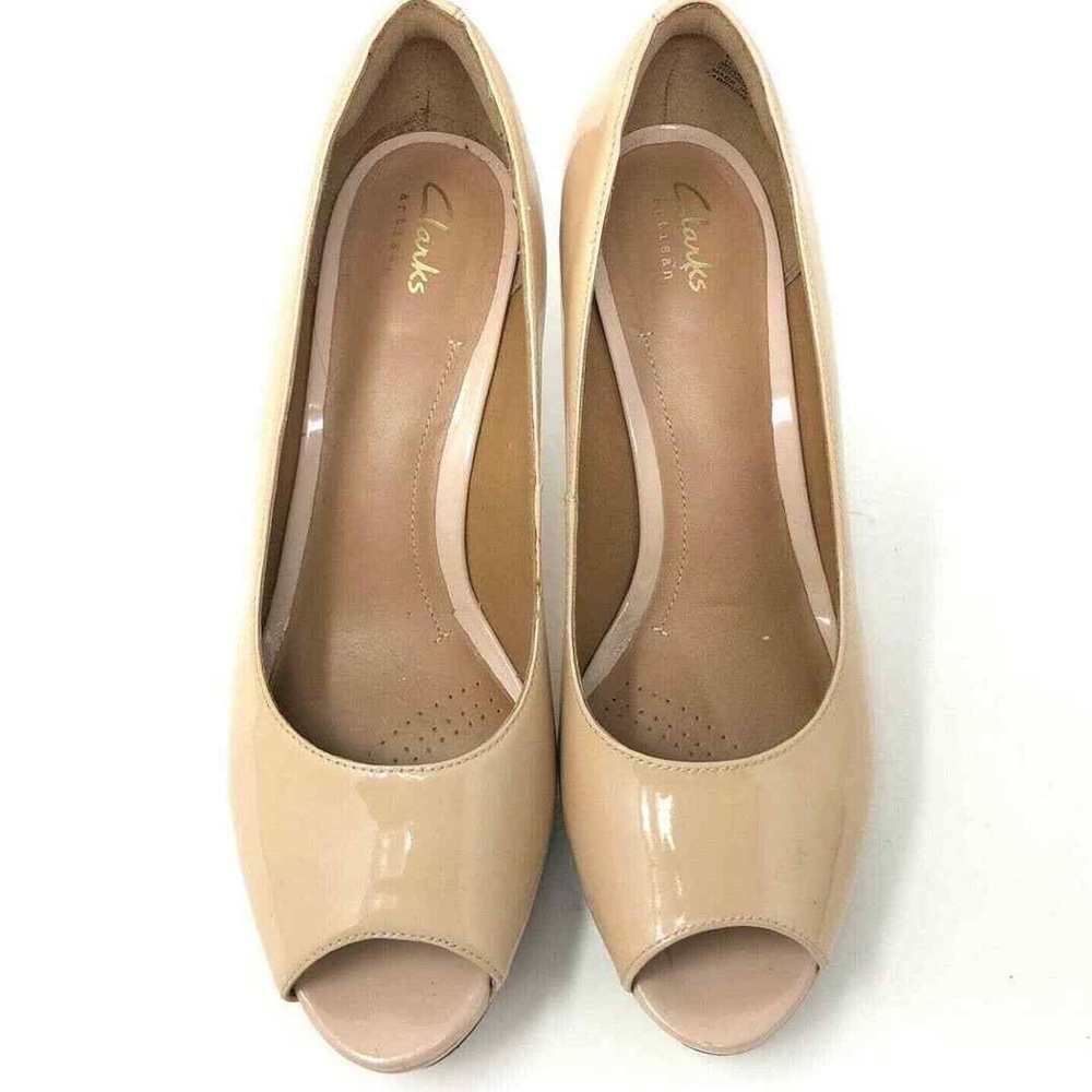 Clarks NWOB Artisan Indigo Nude Tan Patent Peep Toe Pumps Heels Dress Shoes 6.5 - Picture 2 of 15